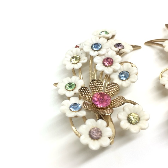 VINTAGE 60S EMMONS PLASTIC FLOWER EAR CRAWLER CLIP EARRINGS PASTEL RHINESTONES - Picture 11 of 17